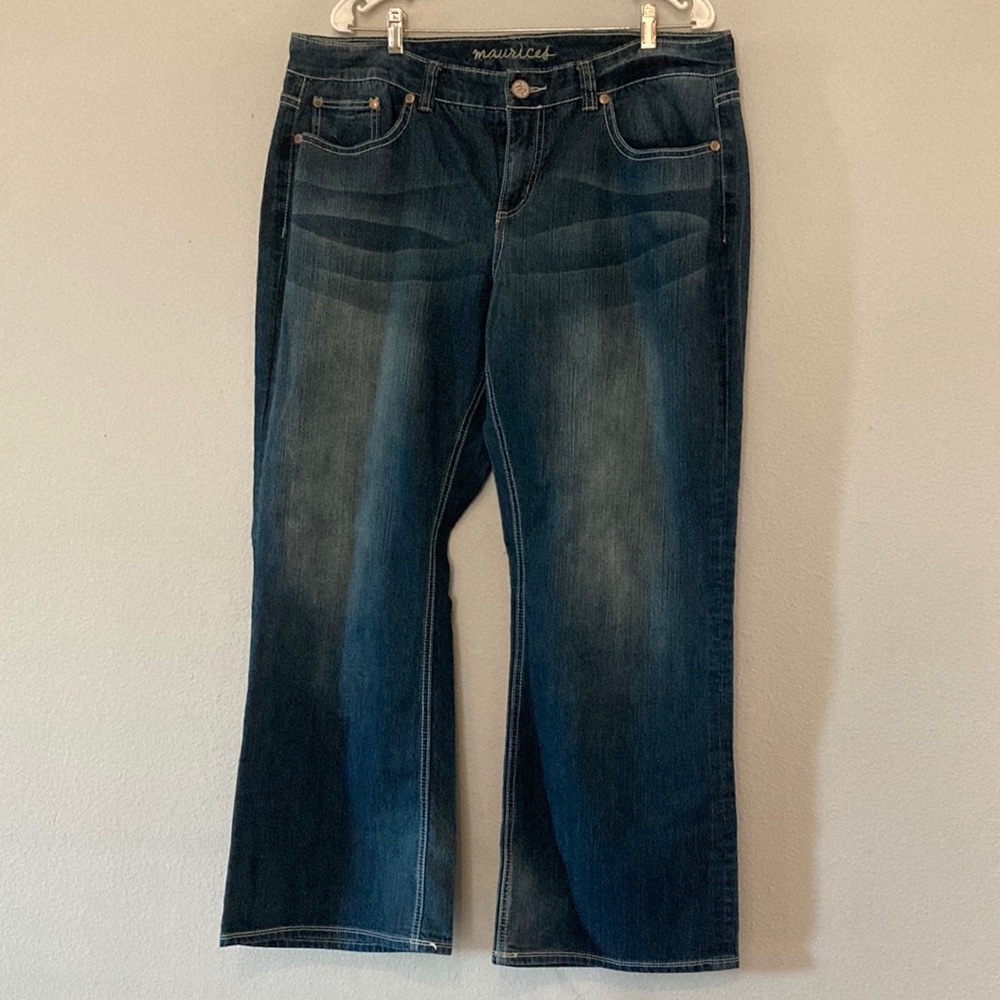 MAURICES JEANS SIZE 20 short.